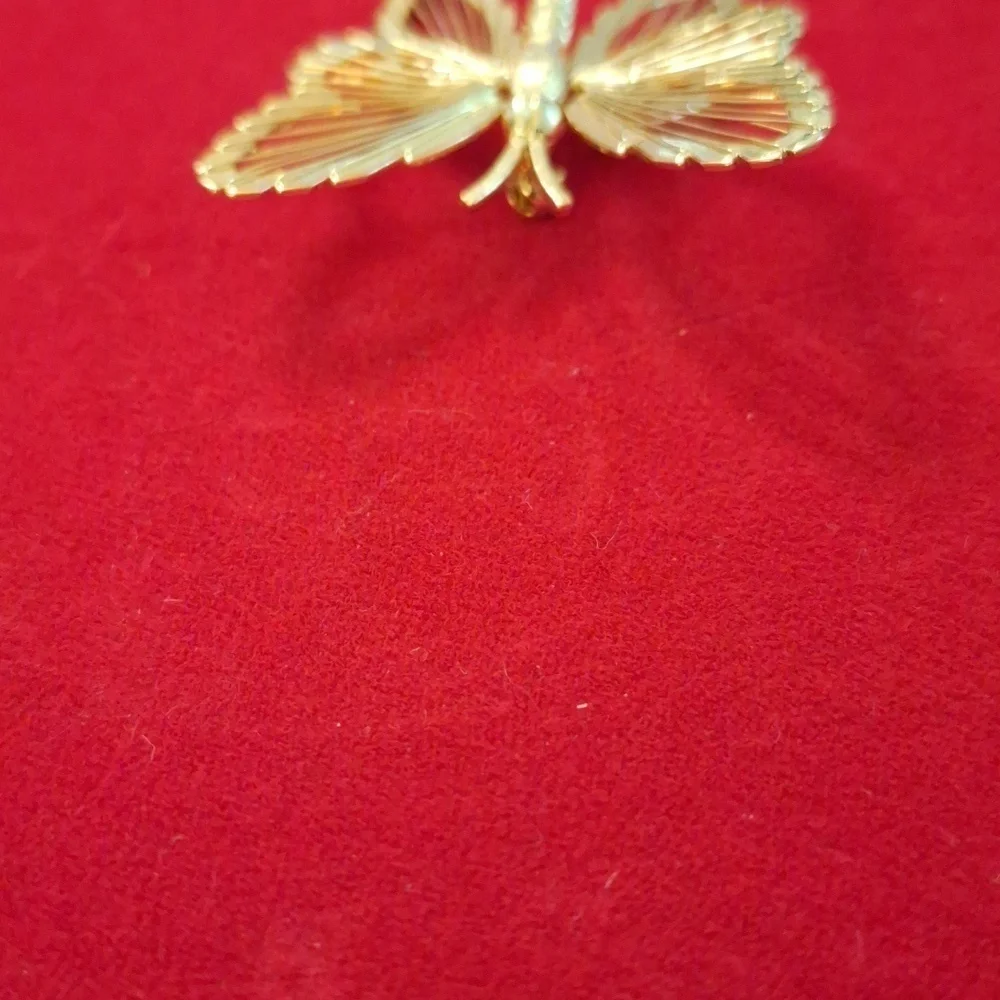 Vintage Monet butterfly brooch gold tone wire wings insect moth jewelry pin - Picture 7 of 10